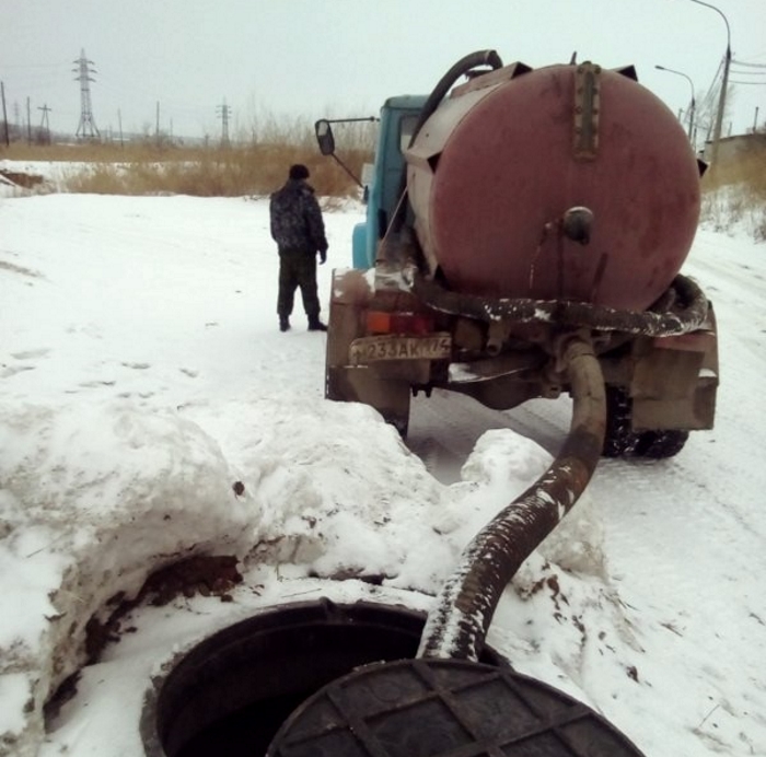В Якутске «фекальщики» сливают нечистоты в канализацию, чтобы сэкономить