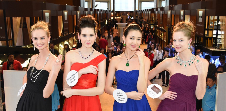 АЛРОСА планирует провести два аукциона по продаже алмазов и бриллиантов в Гонконге