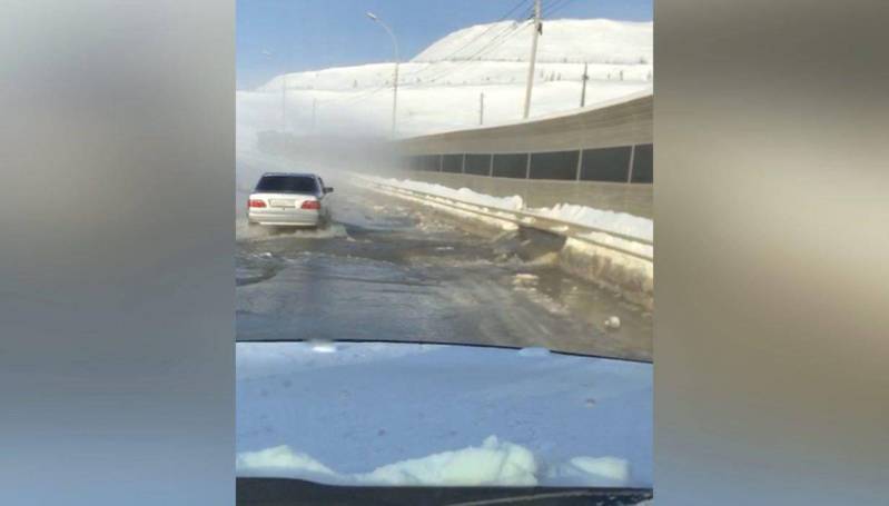 В Мирном по неизвестной причине затопило аэропорт и дорогу к нему