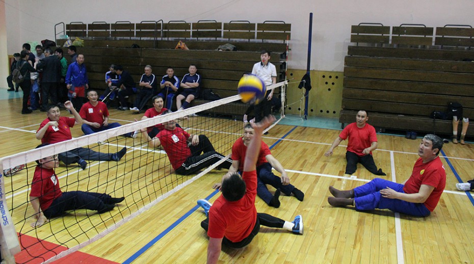 Сегодня в Якутске стартовали соревнования по волейболу сидя