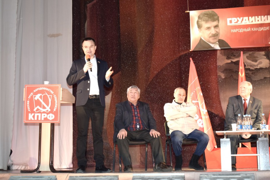 Представителю Грудинина сообщили о давлении на избирателей в пользу Путина в Якутске