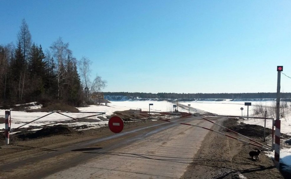 На 12 участках сезонных автодорог в Якутии закрыто движение автотранспорта