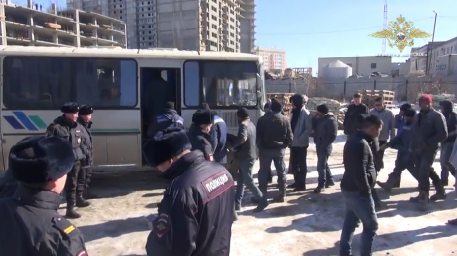Полицейский рейд в Якутске выявил 11 нелегалов