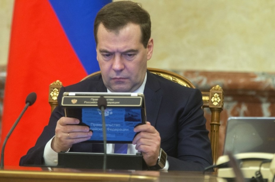 Против переназначения Медведева премьером выступили коммунисты и эсэры
