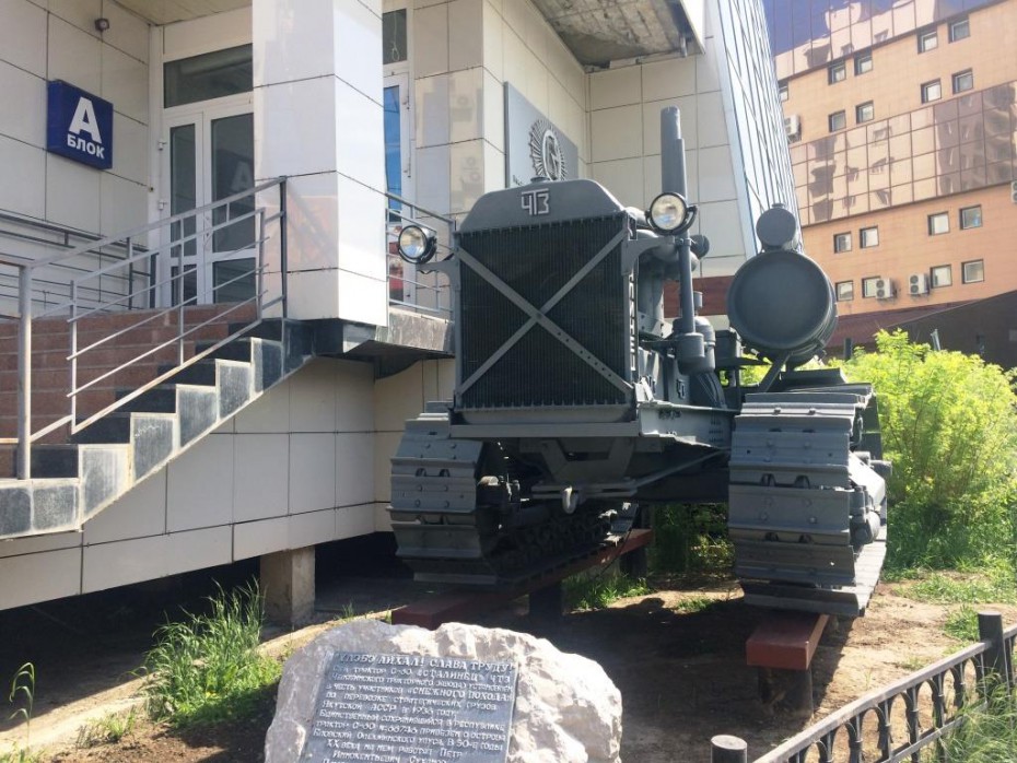 Памятник трактору «Сталинец - 60» установлен в Якутске