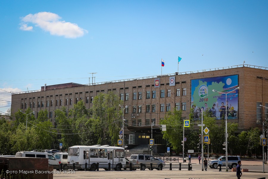 Айсен Николаев сократил количество чиновников, изменив структуру Правительства Якутии
