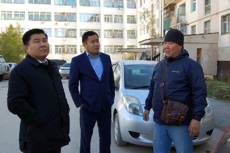 Министр ЖКХ и энергетики республики проконтролировал подачу тепла в Якутске