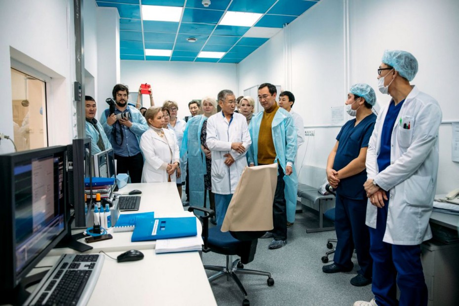 Айсен Николаев назвал условия работы онкодиспансера в Якутии неприемлемыми