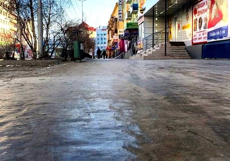 Власти Якутска планируют экспериментально уложить нескользкую тротуарную плитку