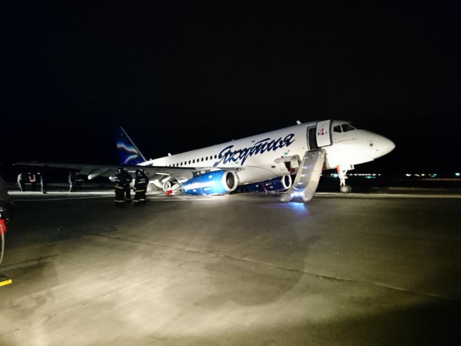 Аварийная посадка Sukhoi Superjet 100 в аэропорту Якутска произошла из-за скользкой взлетно-посадочной полосы