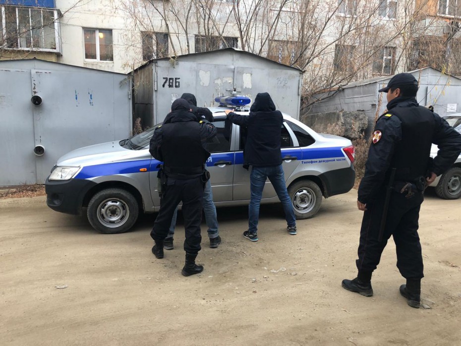 Двоих горожан находящихся под воздействием наркотиков задержали в Якутске