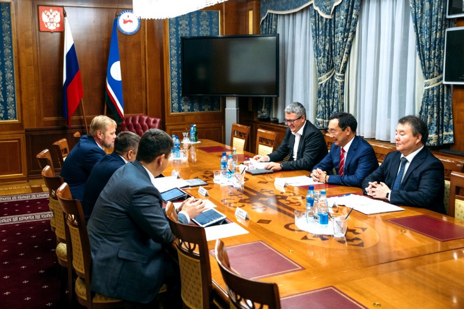 Айсен Николаев предложил Сбербанку увеличить дистанционные услуги в Якутии
