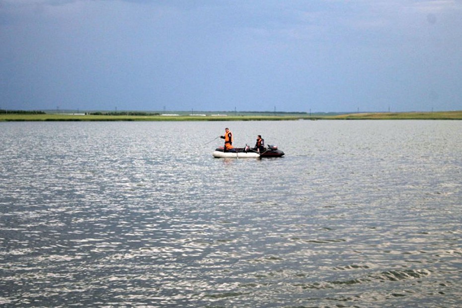 Три человека погибли в Якутии при опрокидывании лодки на реке Алдан