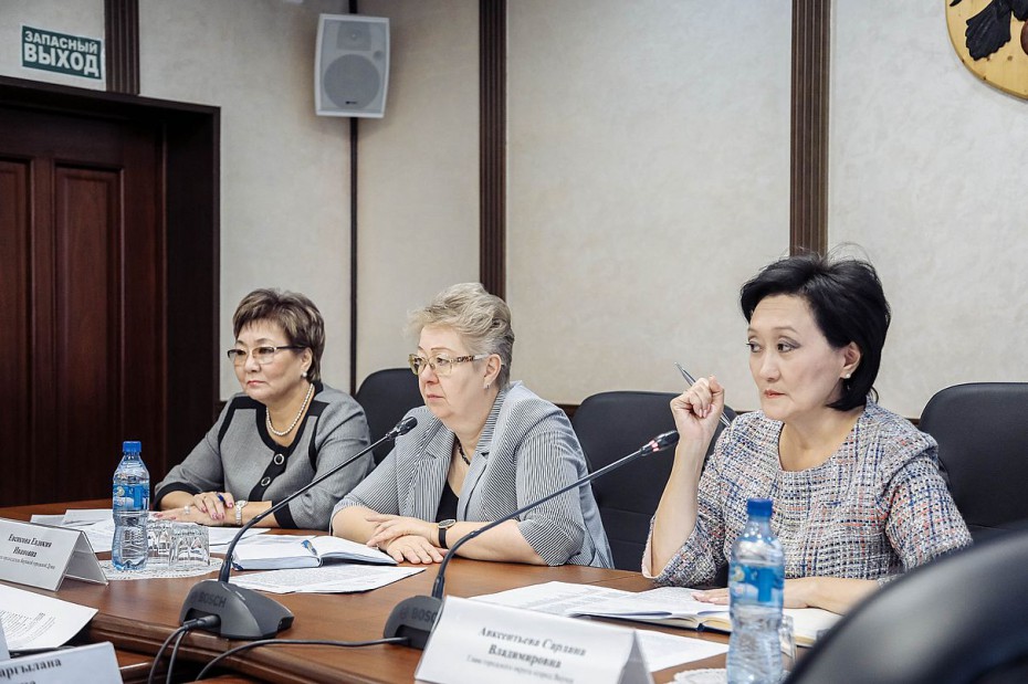 Сардана Авксентьева обсудила с руководителями частных детских садов вопросы развития отрасли