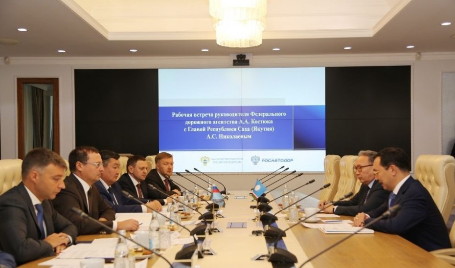 Айсен Николаев обсудил с руководством Росавтодора планы по строительству дорог в Якутии