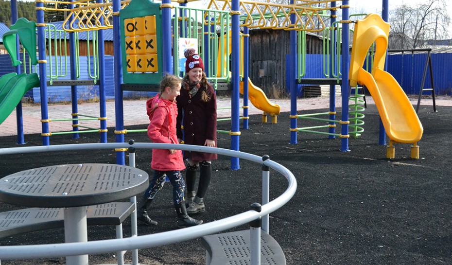 Новые игровые площадки для детей построил «Газпром» в Алданском районе