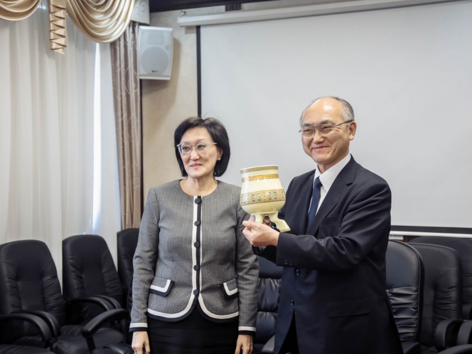 Мэр города Якутска встретилась с генконсулом Японии в Хабаровске Масанори Фукусима