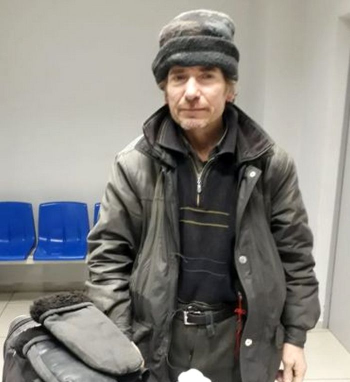 Бездомный мужчина живет в аэропорту Якутска в ожидании жилья