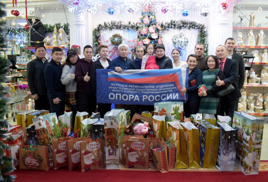 Предприниматели Якутска поддержали акцию «Ёлка добра», купив 101 подарок