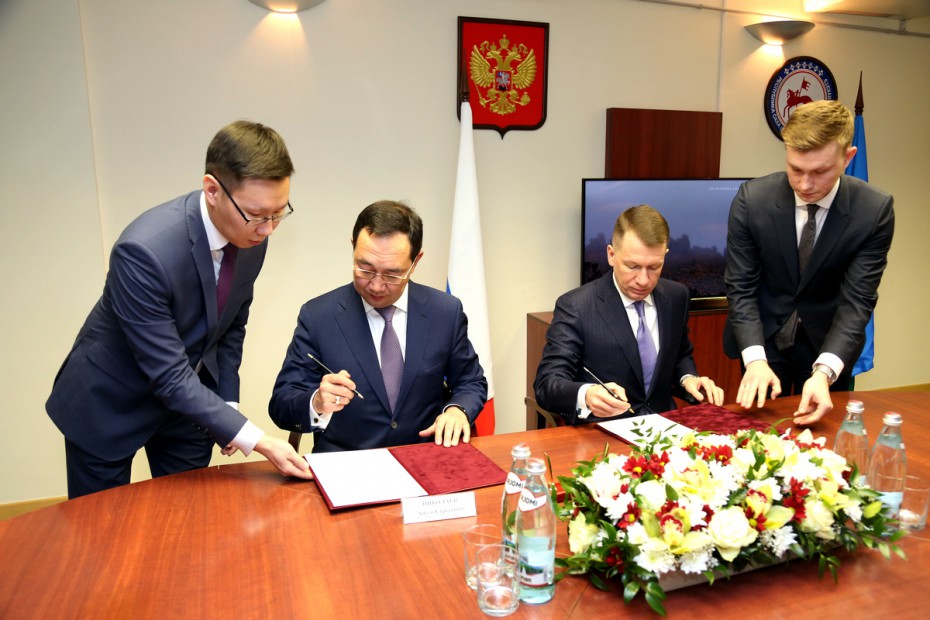 Айсен Николаев подписал соглашение с золотодобывающей компанией