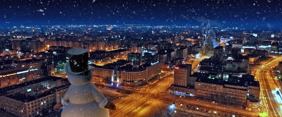 Великаны на улицах Якутска: в якнете появился один из самых красивых новогодних рекламных роликов