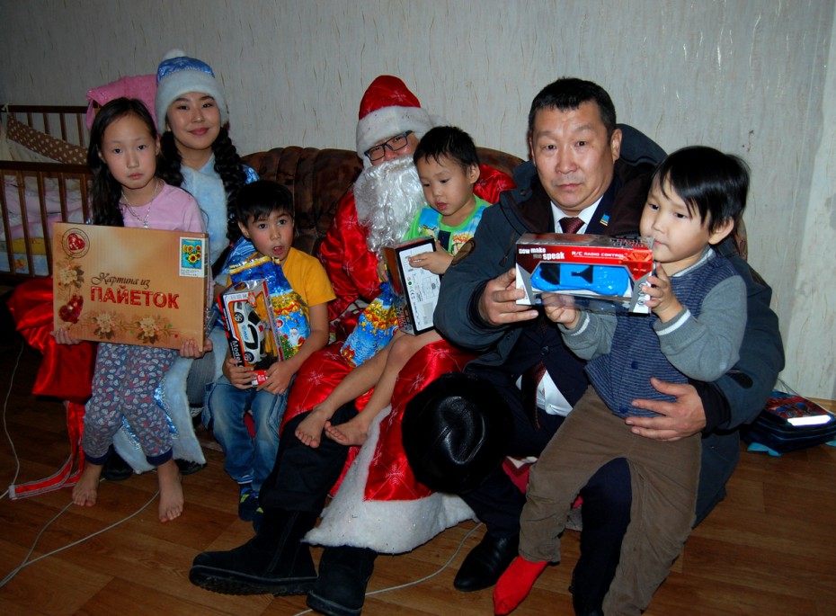 Дмитрий Садовников преподнес многодетным семьям новогодний сюрприз