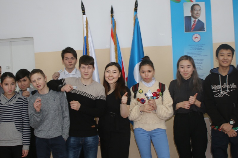 Алмазэргиэнбанк подарил школьникам транспортные карты «Спутник»