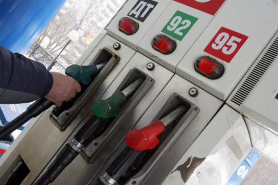 Рост цен на бензин в России продолжится в течение года