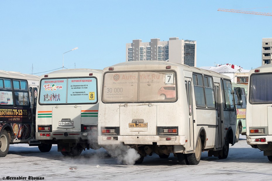 Владимир Федоров поручил обеспечить чистоту на конечных остановках автобусов