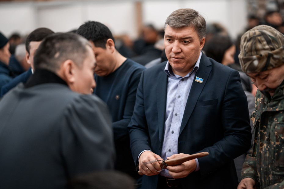 Денис Белозеров посетил выставку кузнецов Якутии «Дархан Уус - 2019»