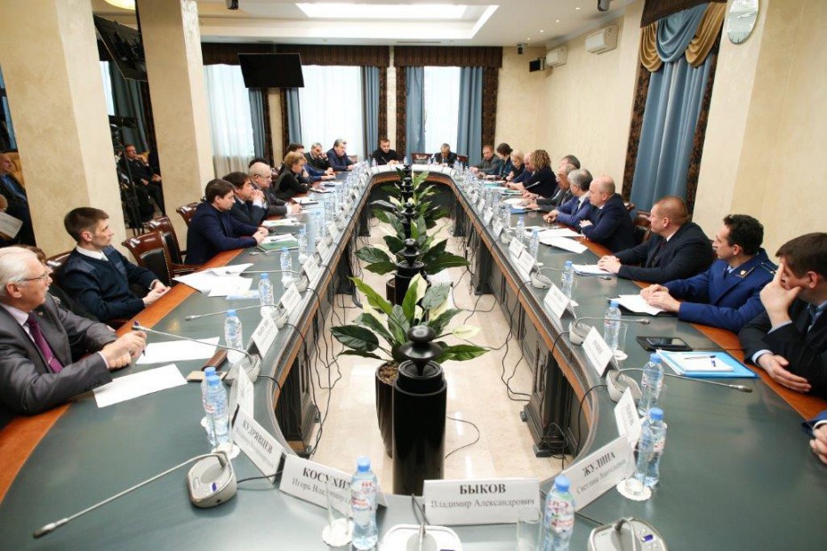 Владимир Федоров пригласил комиссию Общественной палаты РФ  по ЖКХ для выездного совещания в Якутске
