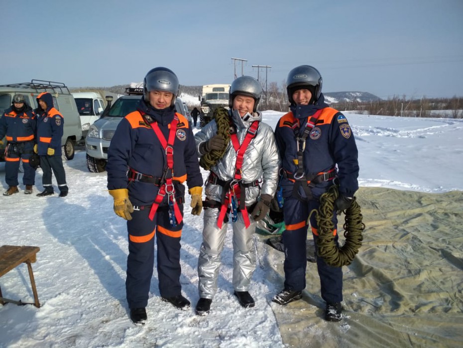 Служба спасения Якутии провела воздушно-десантную подготовку с испытаниями нового спецкостюма