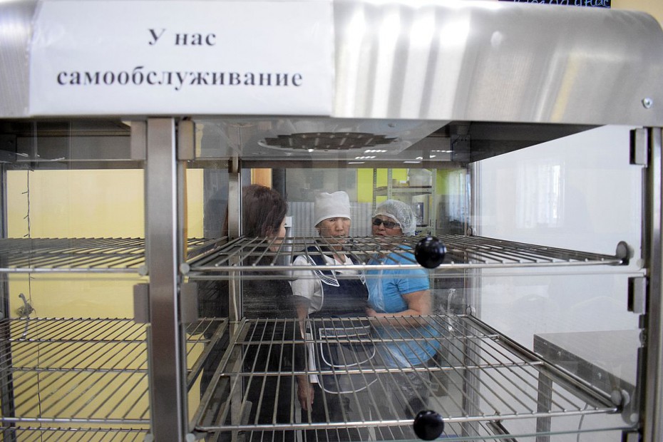Едим дома: тотальную антисанитарию выявили в ходе мониторинга двух кафе и столовой в Якутске