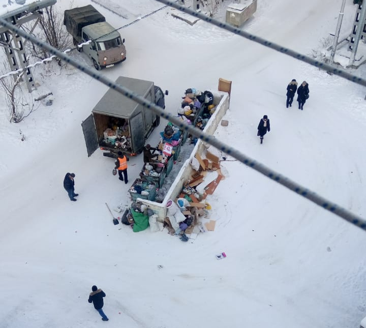 Имитацию вывоза мусора случайными шабашниками фиксируют жители Якутска