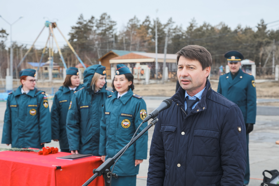 Владимир Федоров поздравил спасателей с 370-летием пожарной охраны России