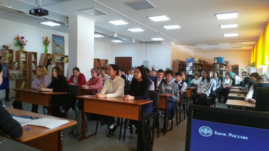 Урок финансовой грамотности в Покровске организовали  сотрудники АЭБ