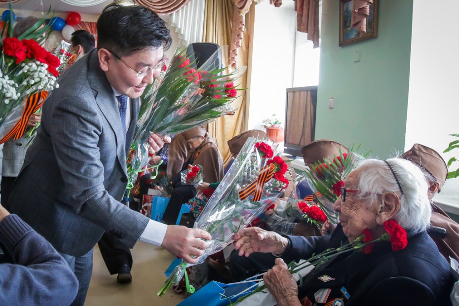 Николай Долгунов поздравил постояльцев Республиканского дома-интерната для престарелых и инвалидов