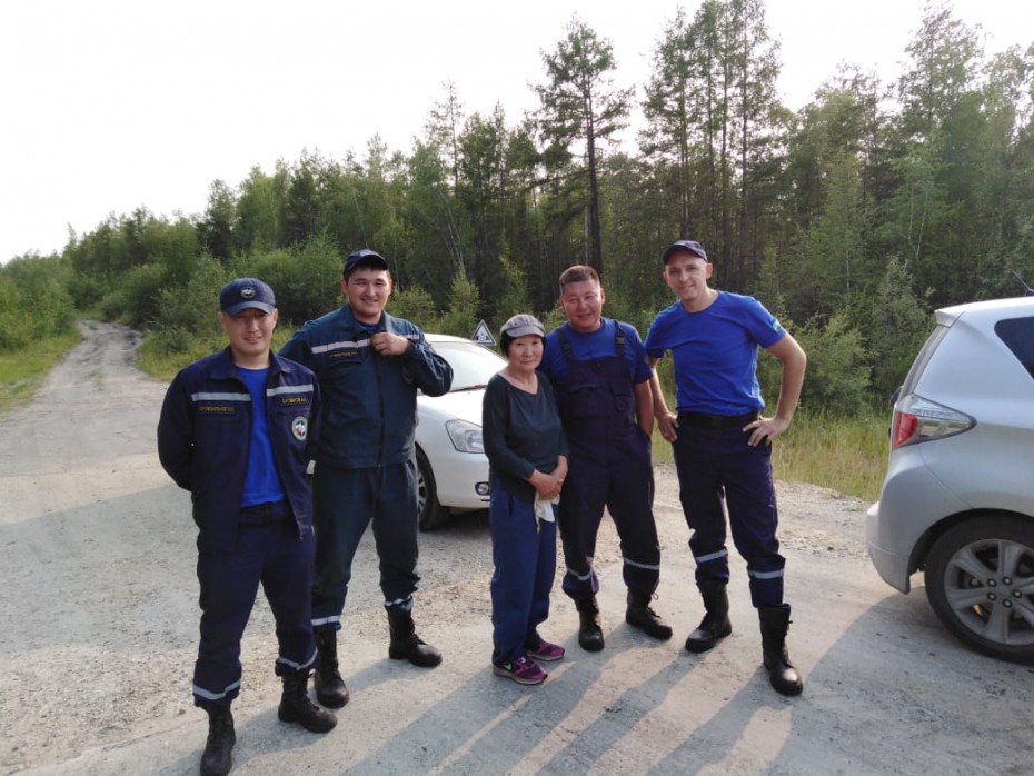 Спасатели Якутии оперативно нашли пожилую женщину в лесу