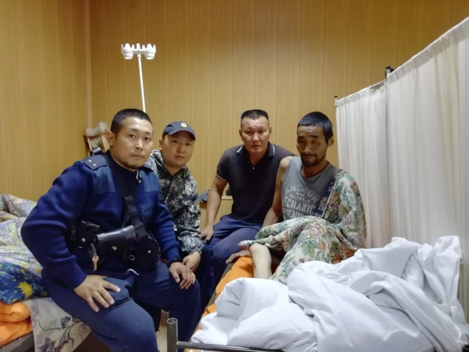 Инвалида третьей группы нашли в лесу и доставили в больницу якутские спасатели