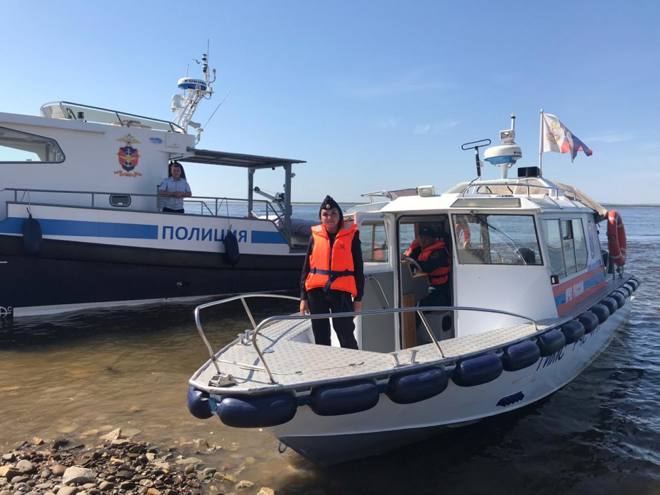 На реках Якутии проводятся совместные рейды транспортной полиции и ГИМС