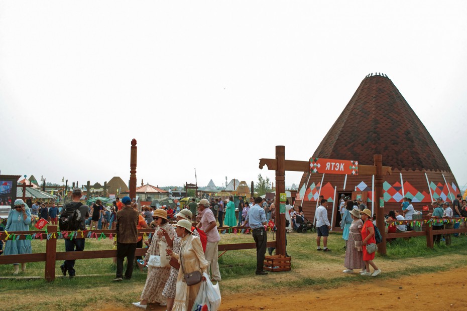 Тусулгэ ПАО «ЯТЭК» стал одним из самых гостеприимных мест на празднике Ысыах Туймаады.