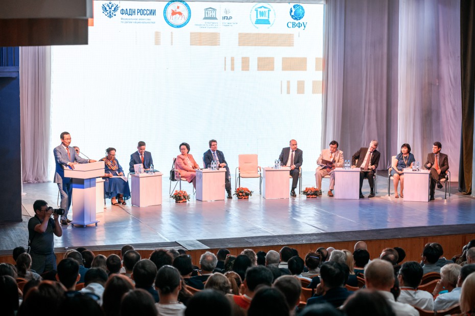 Айсен Николаев принял участие в открытии Международной конференции по сохранению языков народов мира в Якутске