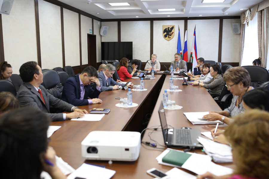 Депутаты Якутской городской Думы рассмотрели исполнение муниципальных программ по развитию образования и культуры