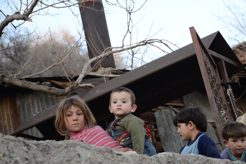 Четверть российских детей не смогут выбраться из "ловушки нищеты"