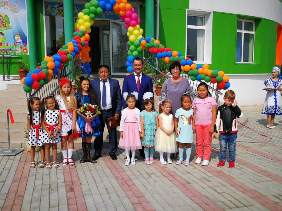 Айсен Николаев открыл детский сад в Ленском районе