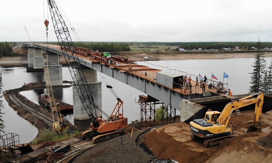 Завершение работ по надвижке пролетных строений  моста через реку Марха