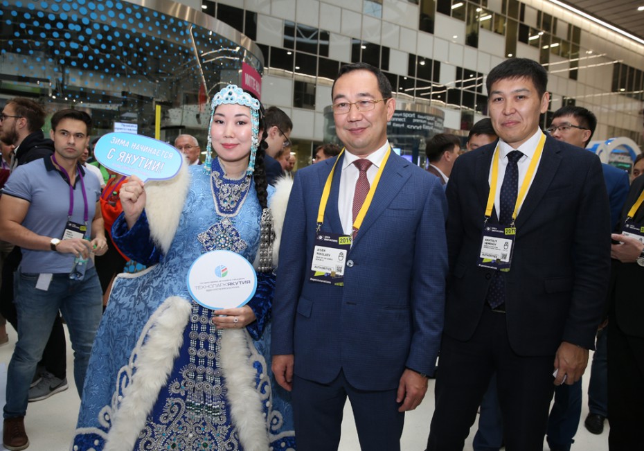 Глава Якутии ознакомился с региональными проектами, представленными на форуме «Открытые инновации – 2019»