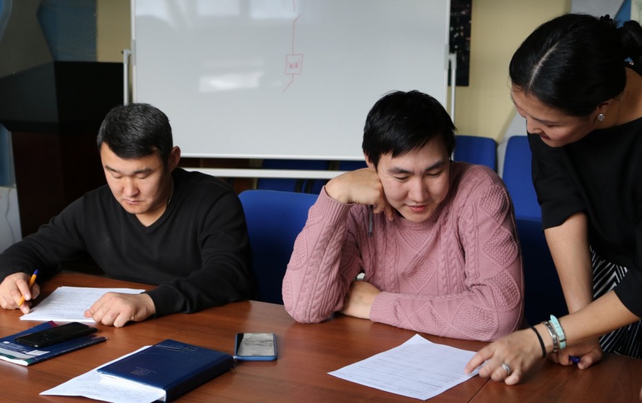 Специалисты Энергосбыта Якутскэнерго проводят обучение электромонтеров ЦЭС