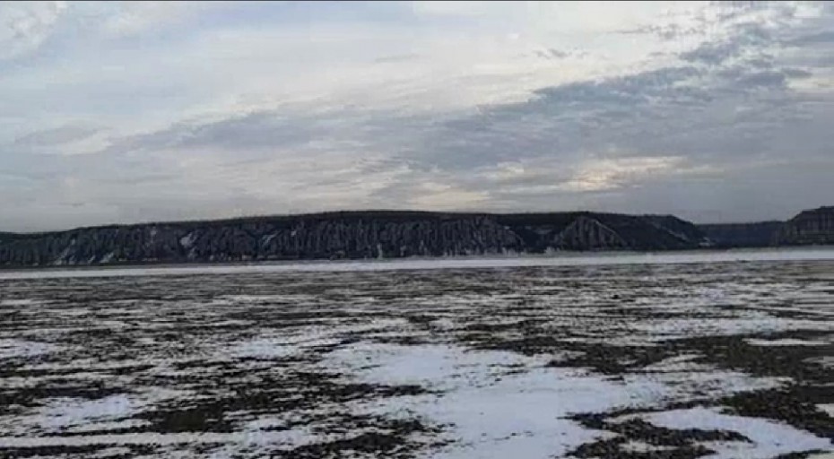 Иностранные туристы увидели возле Ленских столбов песок в снегу – нет привычного льда