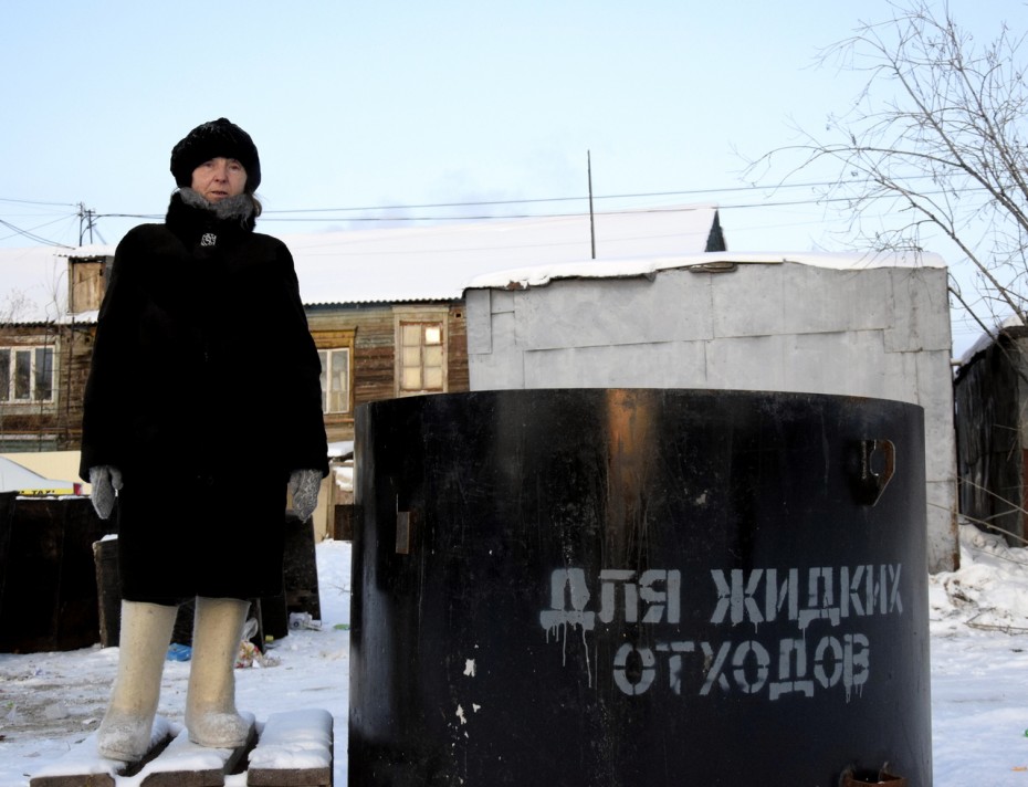 Таблетки от разливов: в 17-го квартале Якутска установили устройства для сбора нечистот в зимнее время